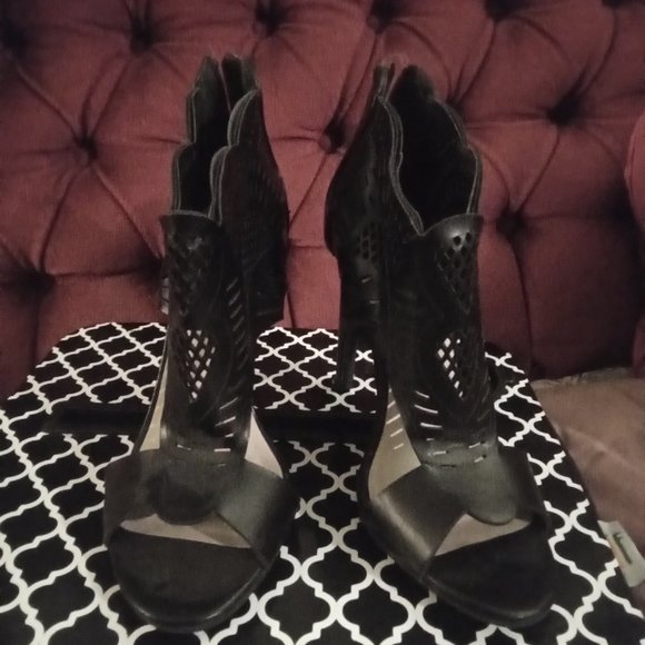 7-7.5 black stilleto shoes for your xmas party! - Picture 2 of 7